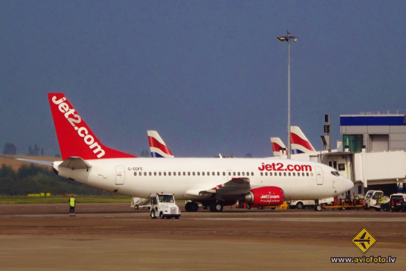 Boeing 737-3Q8/QC
